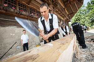 Zimmermann bei der Arbeit