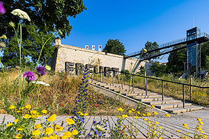Panoramaweg zur Zitadelle Petersberg mit Erfurt-Schriftzug und Panoramaaufzug. © Stadtverwaltung Erfurt