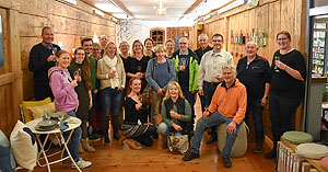 In der Rainhof Scheune kamen im November alle Akteurinnen und Akteure zusammen, um die Markt-Saison Revue passieren zu lassen. © Naturpark Südschwarzwald e. V.