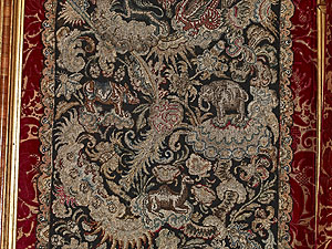 Schloss Favorite, Wandbehang im Audienzzimmer der Markgräfin mit Nashorn. Foto: Andrea Rachele, LMZ/ssg