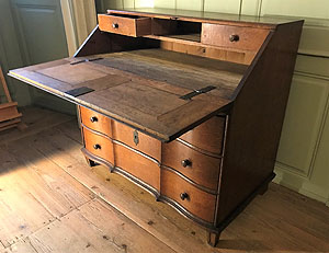 Klappsekretär (Erstes Vorzimmer). Foto: Wolfgang Weismann/ssg