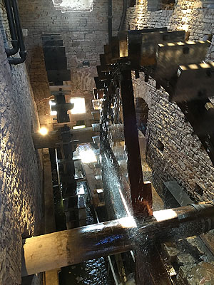 Schlossgarten Schwetzingen, Unteres Wasserwerk, Wasserräder in Betrieb. Foto: kulturer.be