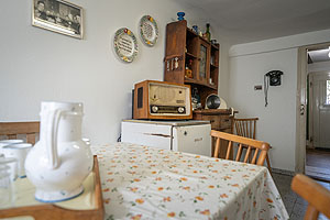 In der Sonderführung am 3. September steht das „Radio Vogtsbauernhof“ mit seinen selbst zusammengestellten und eingesprochenen Radioprogrammen im Mittelpunkt. Foto: Schwarzwälder Freilichtmuseum Vogtsbauernhof, Hans-Jörg Haas