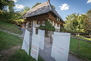 Workshops im Mai: Gleich zwei Workshops stehen im Schwarzwälder Freilichtmuseum Vogtsbauernhof im Mai auf dem Programm. Interessierte können neben dem Brotbacken auch das Fotografieren erlernen. Foto: Schwarzwälder Freilichtmuseum Vogtsbauernhof, Hans-Jörg Haas