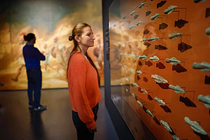 Organisierte Gewalt: Die neuen Angriffs- und Verteidigungswaffen der Bronzezeit revolutionieren die Kriegsführung. © Bernisches Historisches Museum, Bern. Foto: Stefan Wermuth