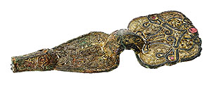 Bügelfibel mit Runeninschrift aus Neudingen, frühes 7. Jahrhundert, Leihgabe Archäologisches Landesmuseum Baden-Württemberg, Foto: Axel Killian