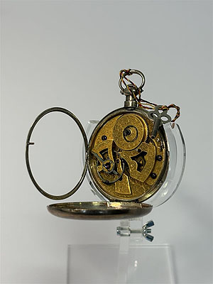 Silberne Taschenuhr, zw. 1880 u. 1889. Foto: Erkenbert-Museum Frankenthal.