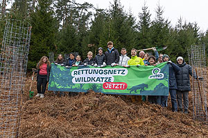 Pflanzaktion Wildkatzenwälder von morgen in Eberbach. Banner der Aktion.  Fotos: BUND