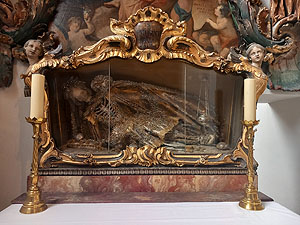 Klosterkirche Ochsenhausen: Reliquienleib der Hl. Emerentia. Foto: Christian Katschmanowsli, ssg