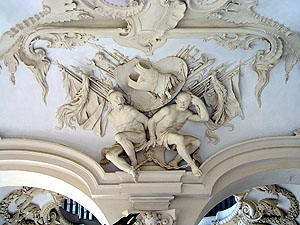 Schloss Rastatt, Gefangene Feinde als Ikone des Siegs. Stuckdekoration im Ahnensaal. Foto: kulturer.be