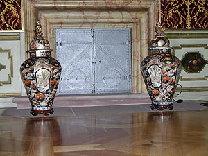 Schloss Rastatt, Kamin mit geschlossenen Kamintüren. Foto: kulturer.be