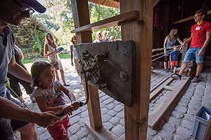 Seile werden an der Seildrehmaschine gedreht