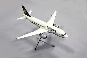Flugzeugmodell eines Airbus A319-100
