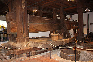 Traubenpresse (Torkel) im Kloster Salem
