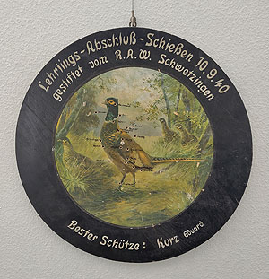 Schießscheibe zum Lehrlings-Abschlussschießen des Reichsbahnausbesserungswerks Schwetzingen vom 10. September 1940. 