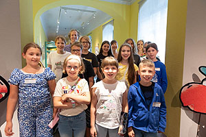 Plakat zur Familien-Ausstellung „Der kleine Drache Kokosnuss & andere Figuren von Ingo Siegner