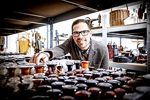 Museumsleiter Lars Maurer im Depot des Museums.