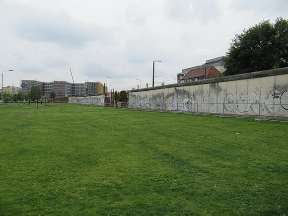 Berlin, Mauerpark an der Bernauer Straße mit Gedenkstätte