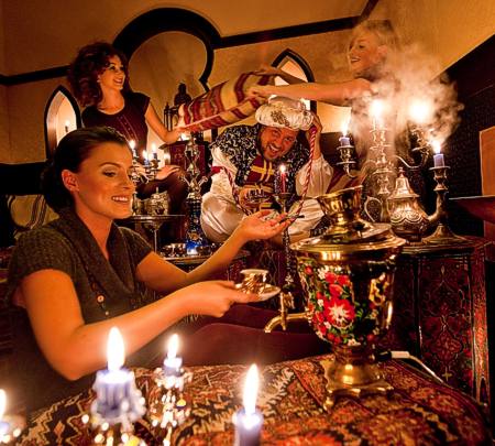 Im �Arabischen Caf� des �ltesten Kaffeehauses in Deutschland �Zum Arabischen Coffe Baum�.