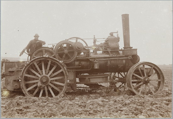 Anonym: Lokomobil für Pflug