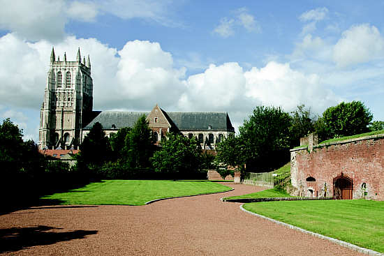 Stiftskirche mit Bastion